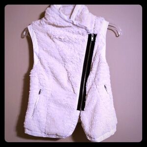 Faux fur vest by papaya crossbody zip